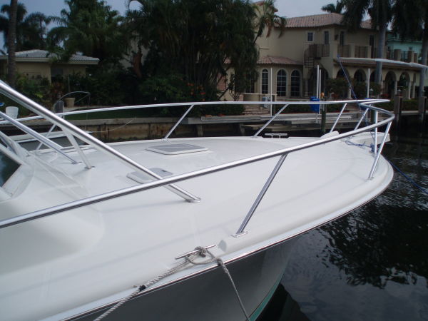 41 Luhrs Bow