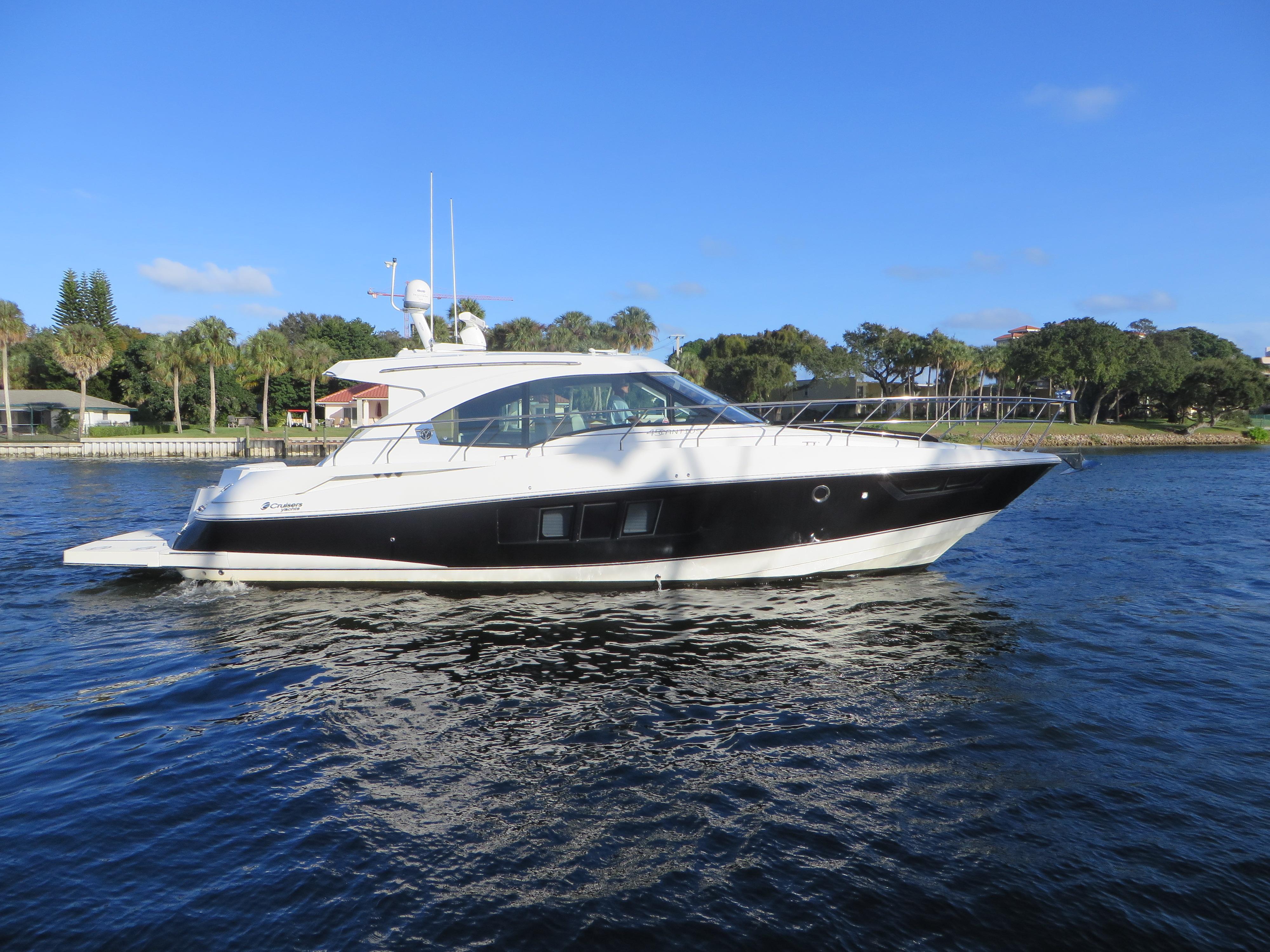 2014 Cruisers Yachts 45 Cantius