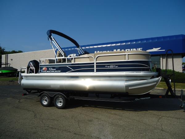 2019 Sun Tracker Party Barge 20 DLX | 7 foot 2019 Sun Tracker Party ...