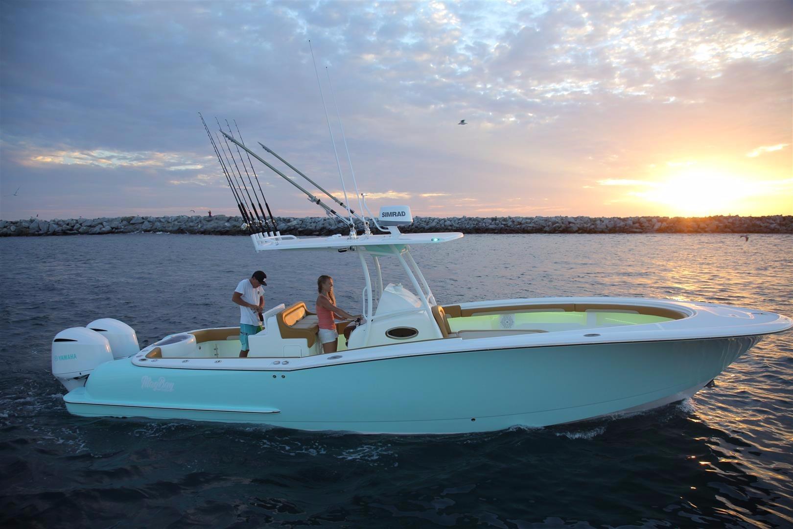 2017 Mag Bay 33 Center Console