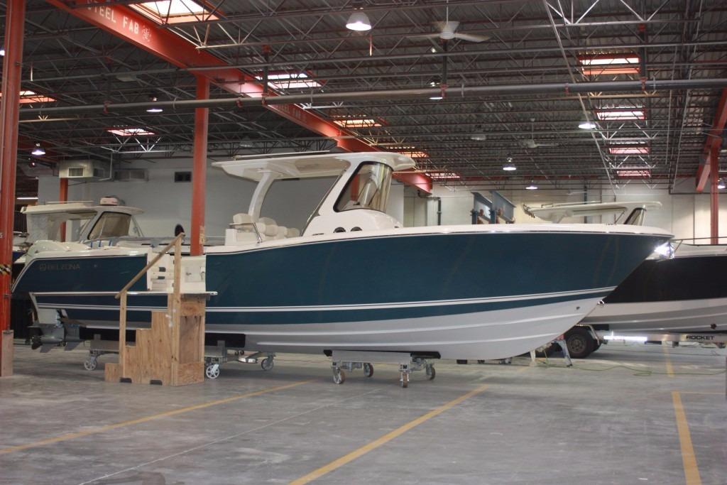 2016 Belzona 32.5 325 Center Console