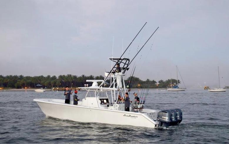 2013 SEA HUNTER 37 Center Console