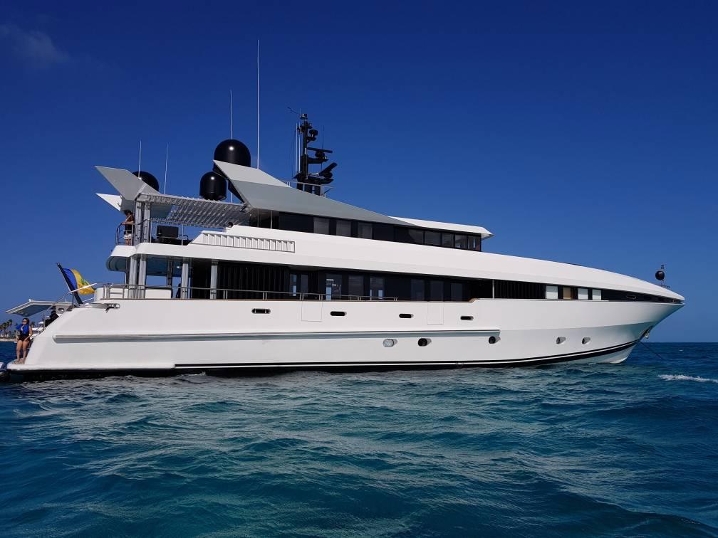 126 ft yacht