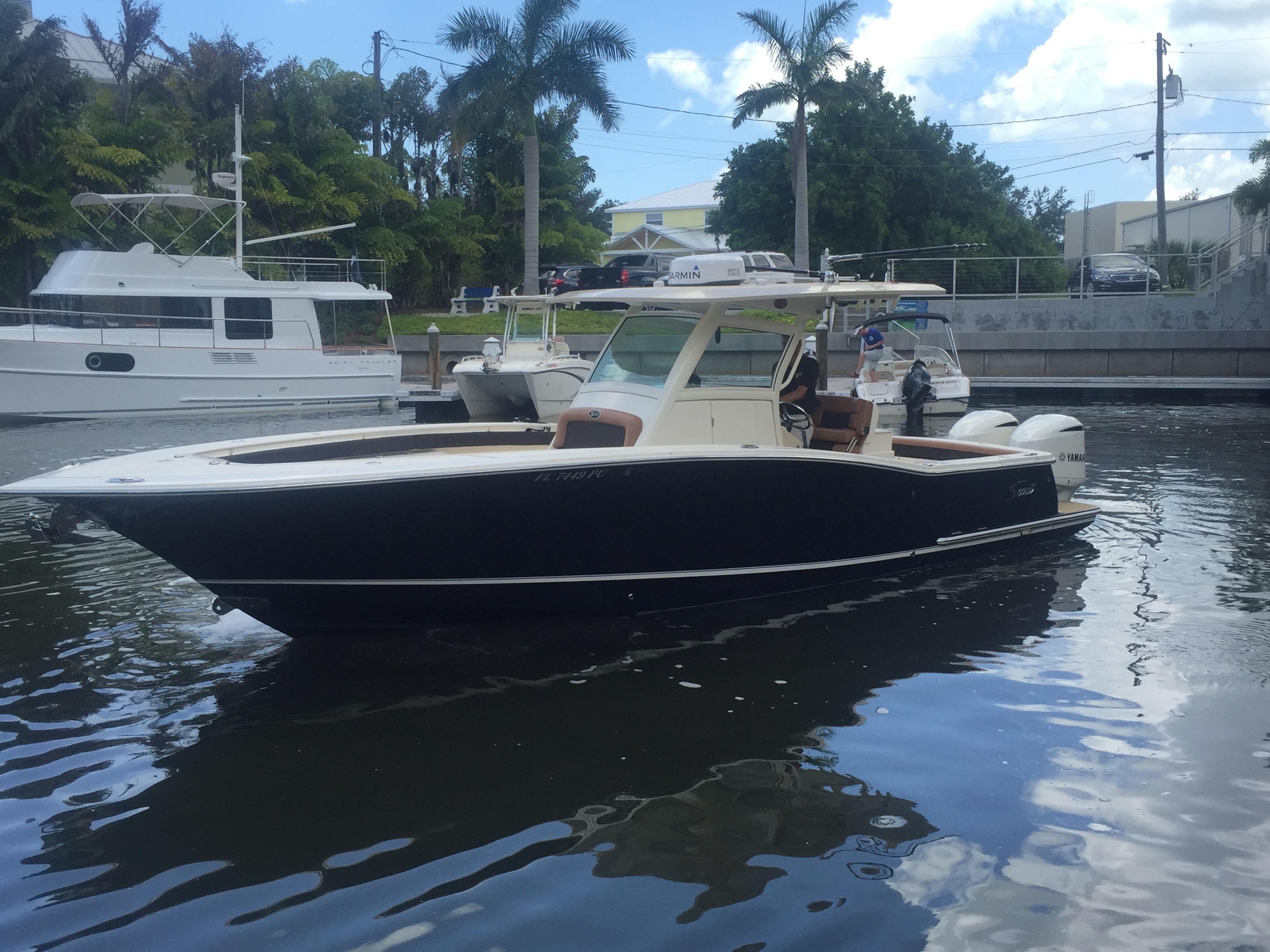 2014 Scout Boats 320 LXF