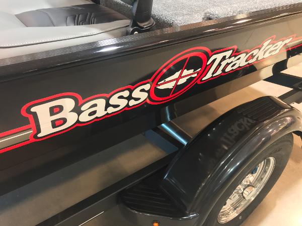 2021 Tracker Boats boat for sale, model of the boat is Bass Tracker Classic XL & Image # 2 of 31