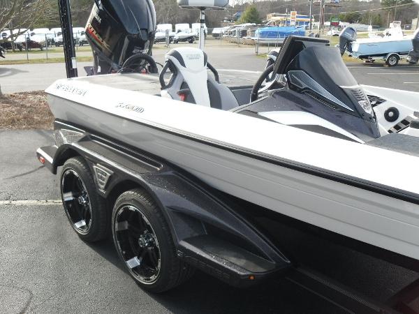 2020 Skeeter boat for sale, model of the boat is FXR20 Limited & Image # 4 of 28