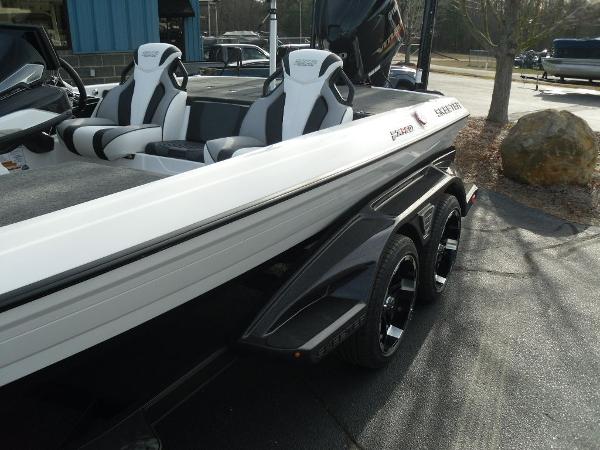 2020 Skeeter boat for sale, model of the boat is FXR20 Limited & Image # 16 of 28