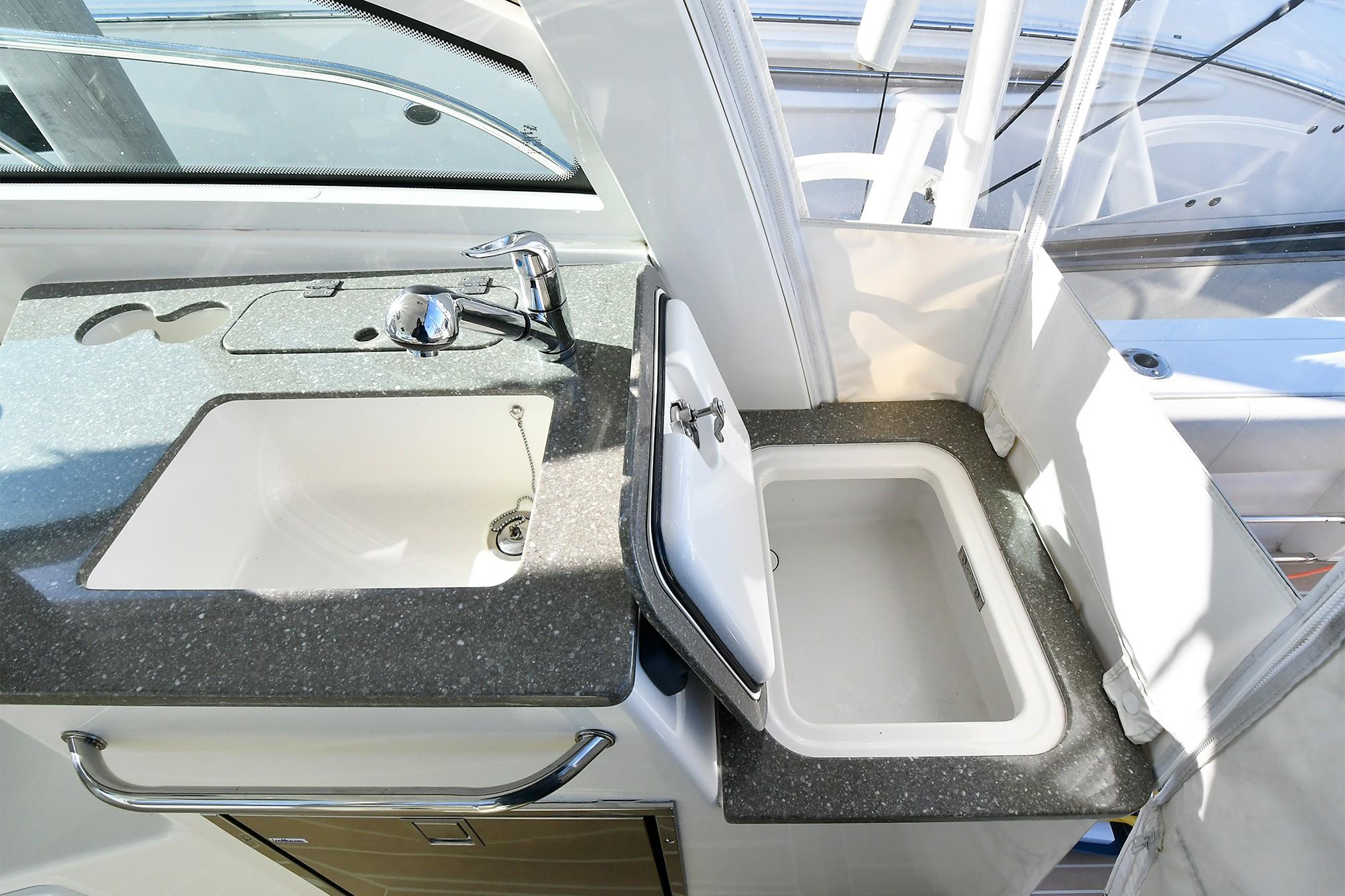 Bella Vista Yacht for Sale 34 Boston Whaler Yachts Freeport, NY