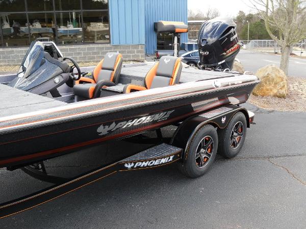 2020 Phoenix boat for sale, model of the boat is 921 ELITE & Image # 18 of 20