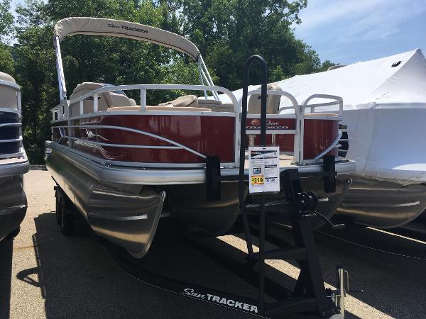 2019 Sun Tracker boat for sale, model of the boat is Fishin' Barge 22 XP3 & Image # 1 of 21
