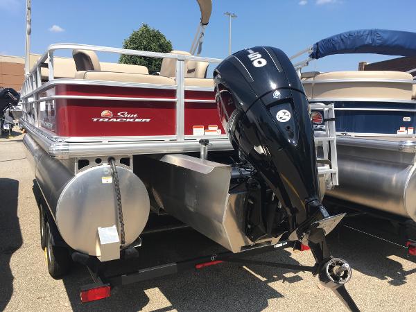 2019 Sun Tracker boat for sale, model of the boat is Fishin' Barge 22 XP3 & Image # 5 of 21