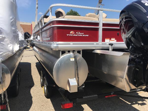 2019 Sun Tracker boat for sale, model of the boat is Fishin' Barge 22 XP3 & Image # 6 of 21