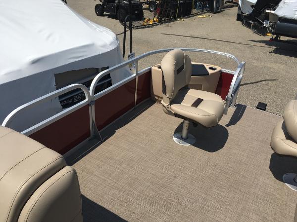 2019 Sun Tracker boat for sale, model of the boat is Fishin' Barge 22 XP3 & Image # 13 of 21