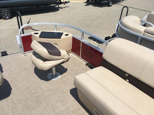 2019 Sun Tracker boat for sale, model of the boat is Fishin' Barge 22 XP3 & Image # 14 of 21