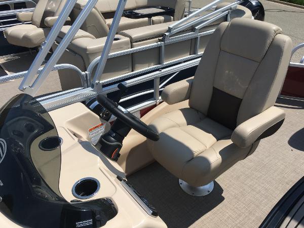 2019 Sun Tracker boat for sale, model of the boat is Fishin' Barge 22 XP3 & Image # 15 of 21