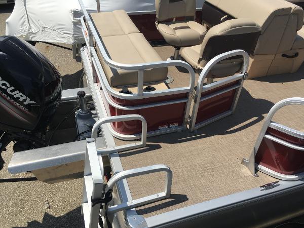 2019 Sun Tracker boat for sale, model of the boat is Fishin' Barge 22 XP3 & Image # 17 of 21