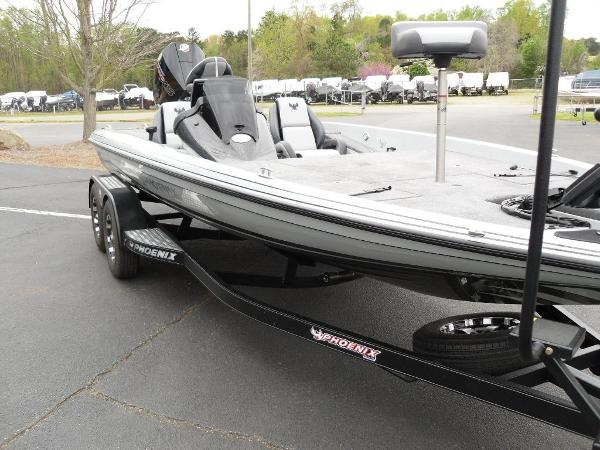 2020 Phoenix boat for sale, model of the boat is 920 Elite & Image # 15 of 35