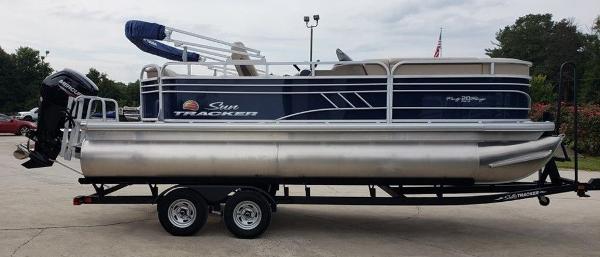 2021 Sun Tracker boat for sale, model of the boat is PARTY BARGE® 20 DLX & Image # 1 of 7