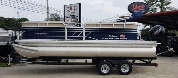 2021 Sun Tracker boat for sale, model of the boat is PARTY BARGE® 20 DLX & Image # 2 of 7