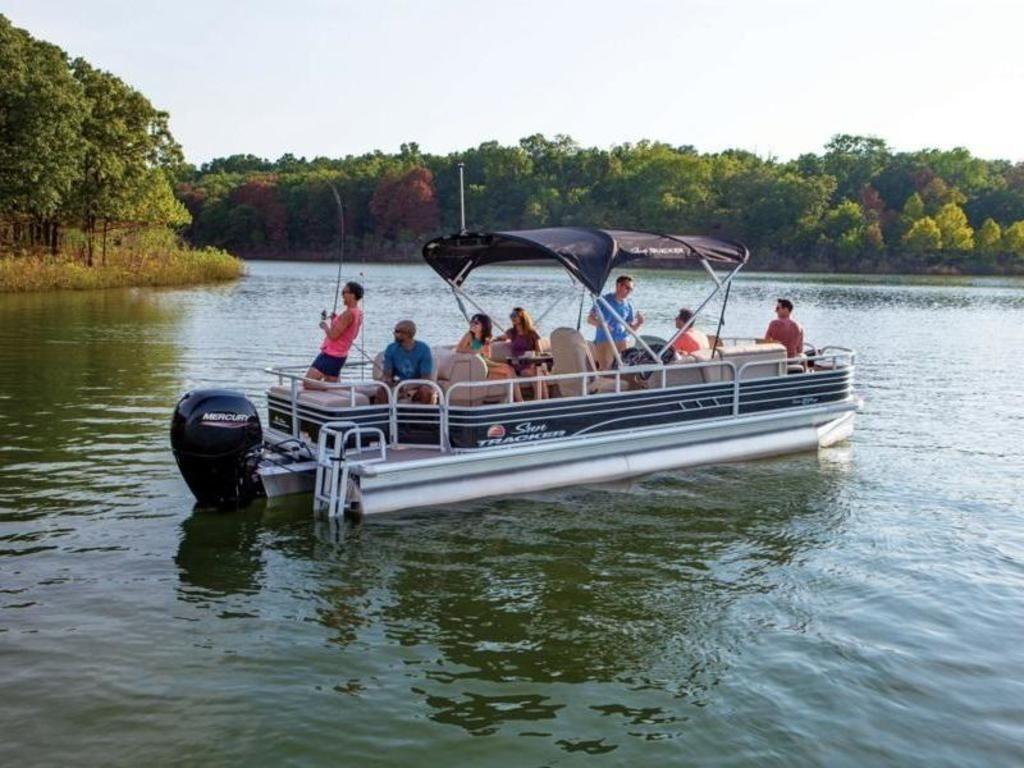Sun Tracker Fishin' Barge® 24 Dlx