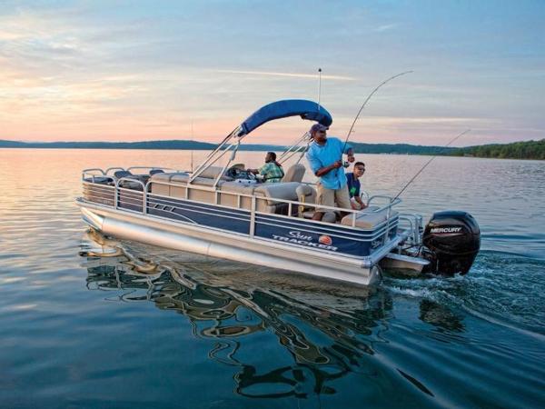 2020 Sun Tracker boat for sale, model of the boat is FISHIN' BARGE® 22 DLX & Image # 1 of 1