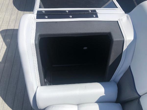2021 Bentley boat for sale, model of the boat is 223 NAVIGATOR & Image # 14 of 31