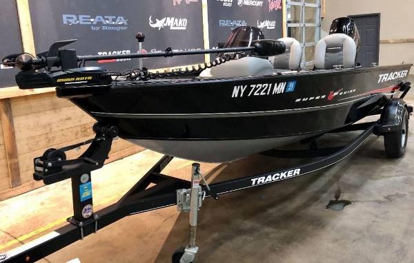 2018 Tracker Boats boat for sale, model of the boat is Super Guide™ V-16 SC & Image # 3 of 10