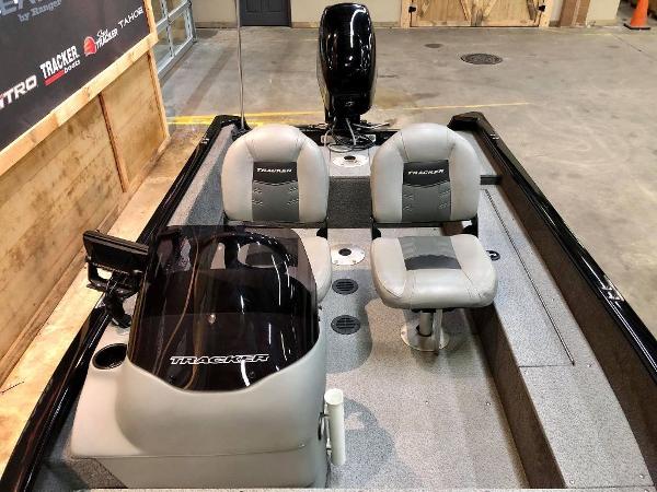 2018 Tracker Boats boat for sale, model of the boat is Super Guide™ V-16 SC & Image # 5 of 10