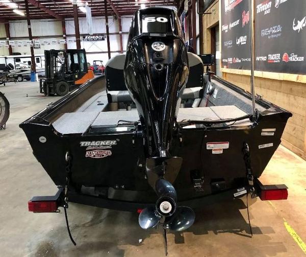 2018 Tracker Boats boat for sale, model of the boat is Super Guide™ V-16 SC & Image # 7 of 10