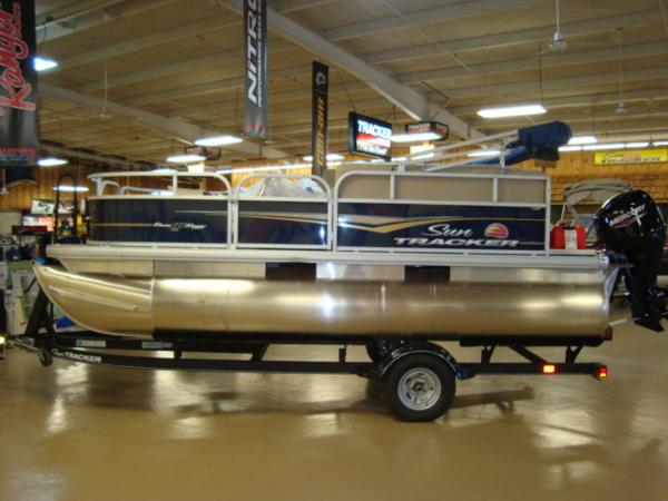 2020 Sun Tracker boat for sale, model of the boat is Bass Buggy® 16 XL & Image # 1 of 24
