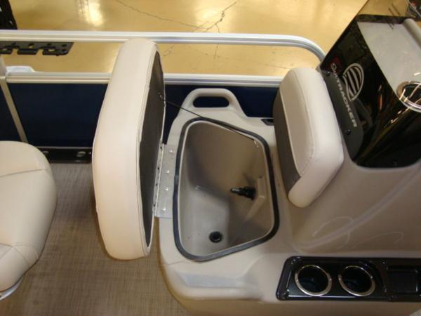 2020 Sun Tracker boat for sale, model of the boat is Bass Buggy® 16 XL & Image # 4 of 24