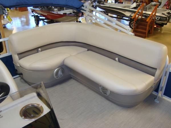 2020 Sun Tracker boat for sale, model of the boat is Bass Buggy® 16 XL & Image # 6 of 24