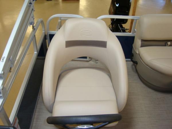 2020 Sun Tracker boat for sale, model of the boat is Bass Buggy® 16 XL & Image # 10 of 24
