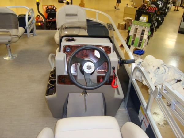 2020 Sun Tracker boat for sale, model of the boat is Bass Buggy® 16 XL & Image # 19 of 24