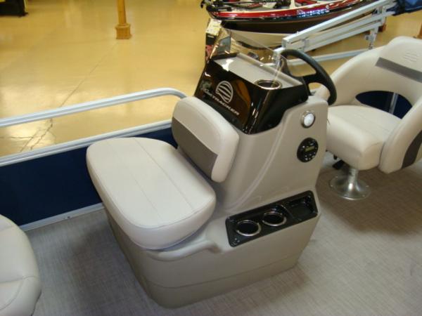 2020 Sun Tracker boat for sale, model of the boat is Bass Buggy® 16 XL & Image # 22 of 24