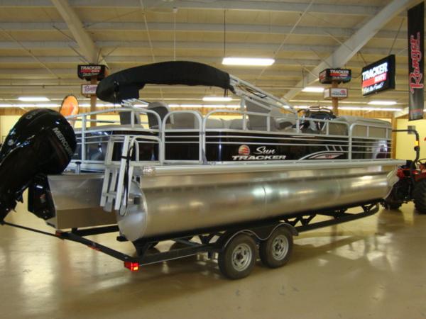 2020 Sun Tracker boat for sale, model of the boat is SportFish™ 22 XP3 & Image # 2 of 30