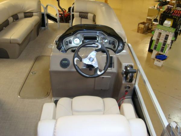 2020 Sun Tracker boat for sale, model of the boat is SportFish™ 22 XP3 & Image # 24 of 30