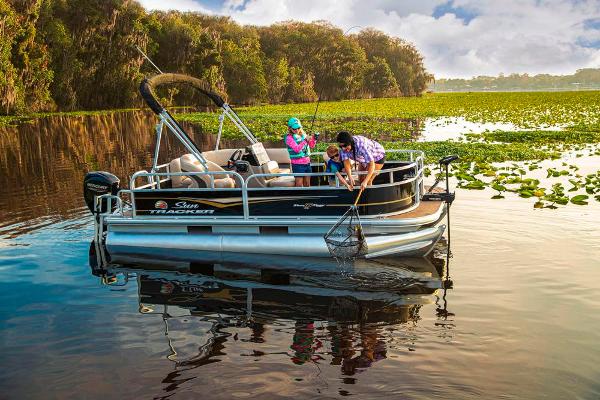 2021 Sun Tracker boat for sale, model of the boat is BASS BUGGY 16 XL SELECT & Image # 5 of 87