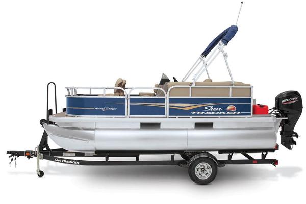 2021 Sun Tracker boat for sale, model of the boat is BASS BUGGY 16 XL SELECT & Image # 22 of 87