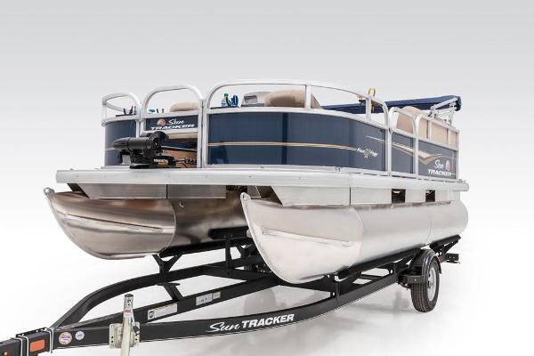 2021 Sun Tracker boat for sale, model of the boat is BASS BUGGY 16 XL SELECT & Image # 39 of 87