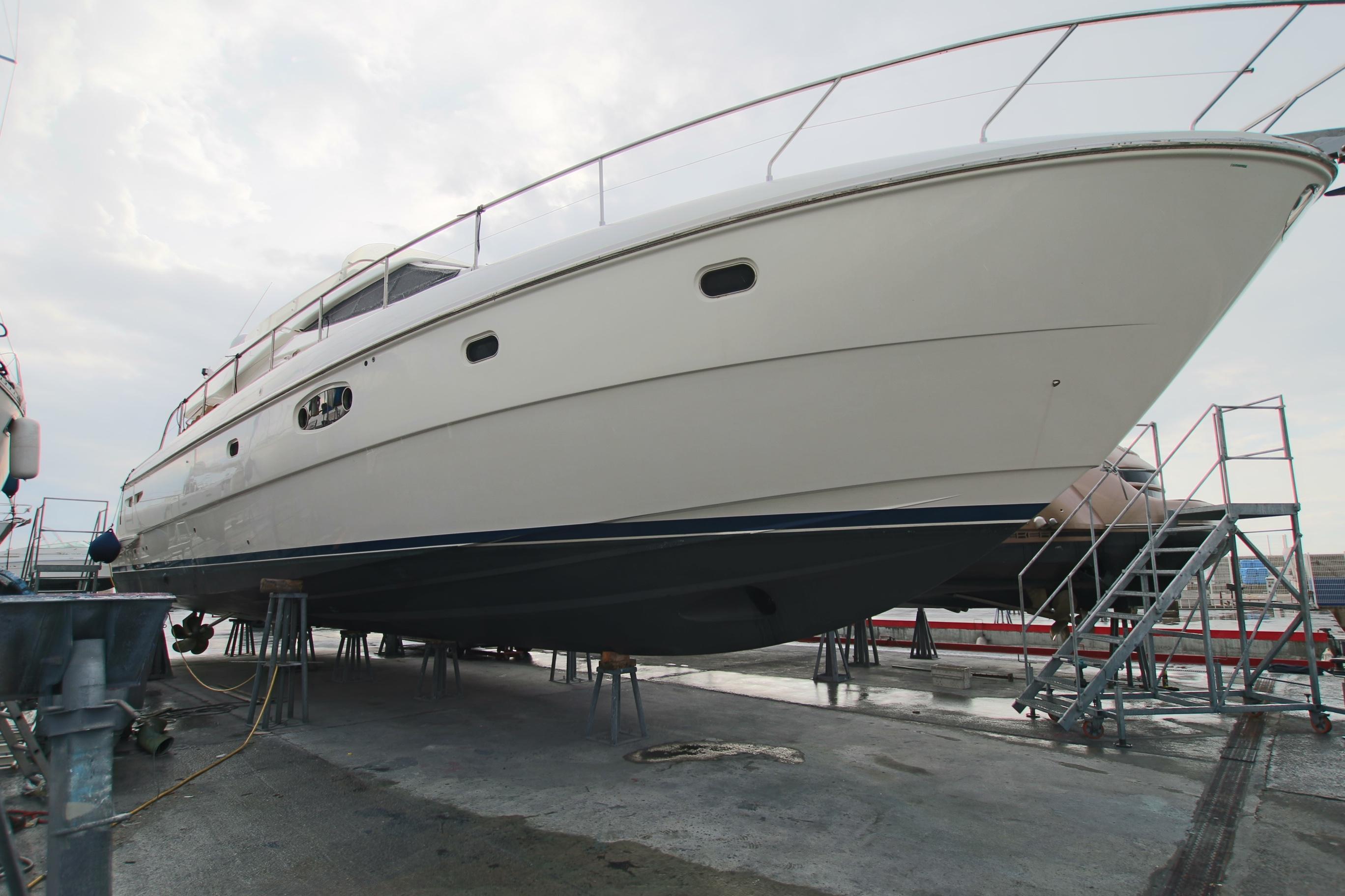 ferretti yachts 590