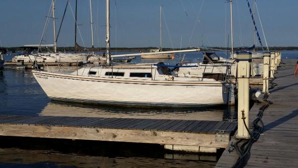1984 Catalina Yachts boat for sale, model of the boat is 25 & Image # 2 of 4