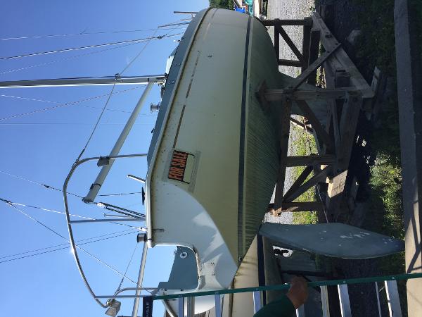 1981 Pearson boat for sale, model of the boat is 26 & Image # 1 of 3