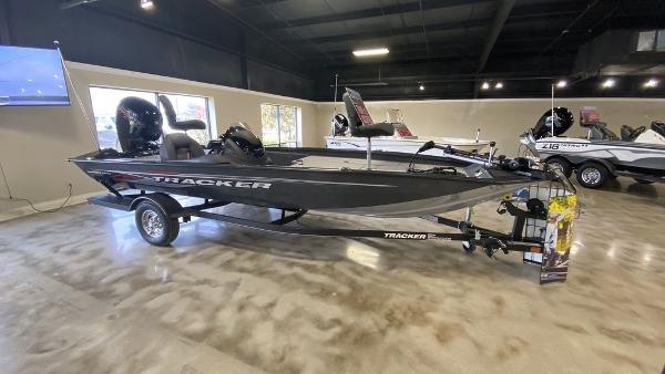 2021 Tracker Boats boat for sale, model of the boat is Pro Team™ 190 TX & Image # 1 of 5