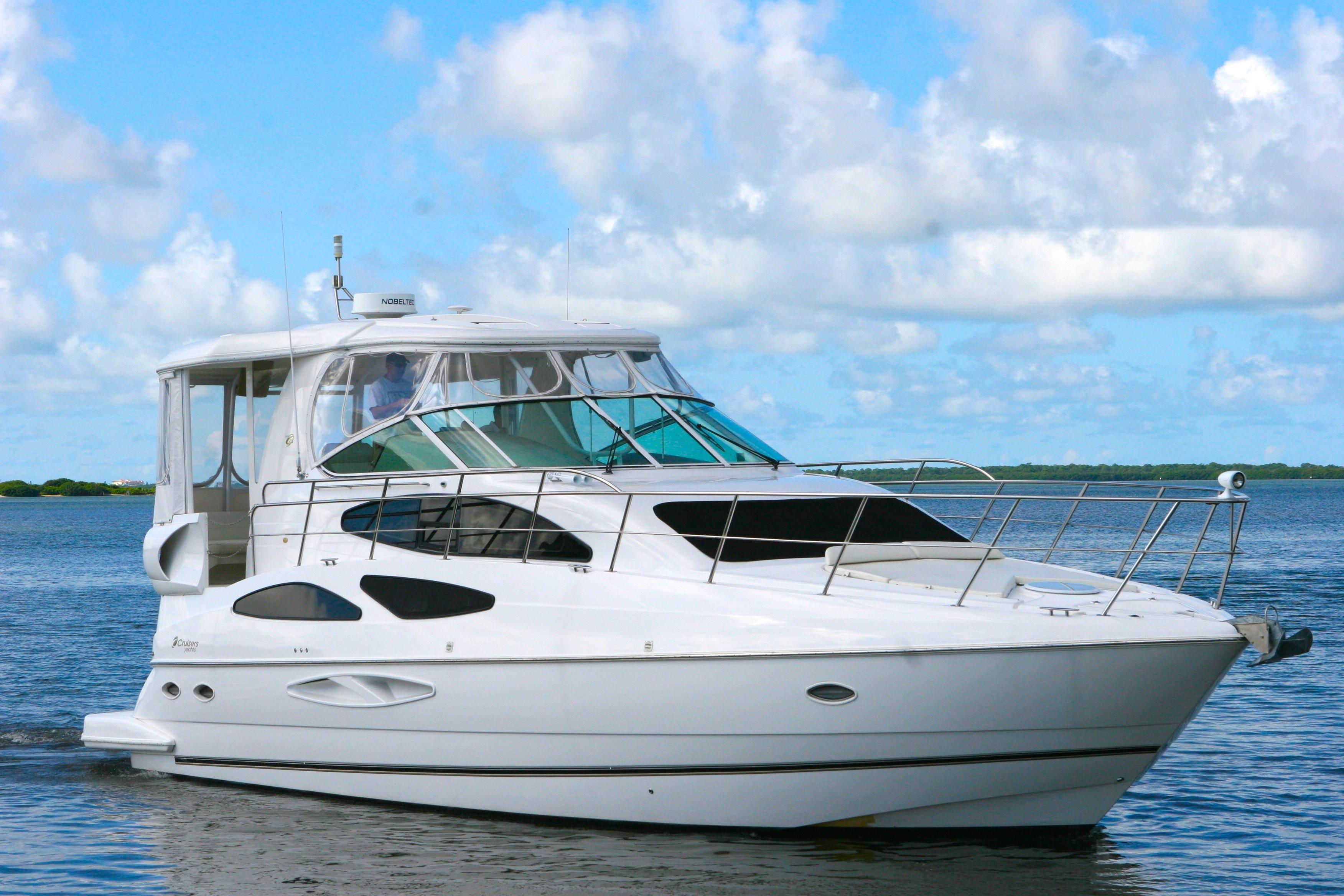 2005 Cruisers Yachts 455 Express Motor Yacht for sale