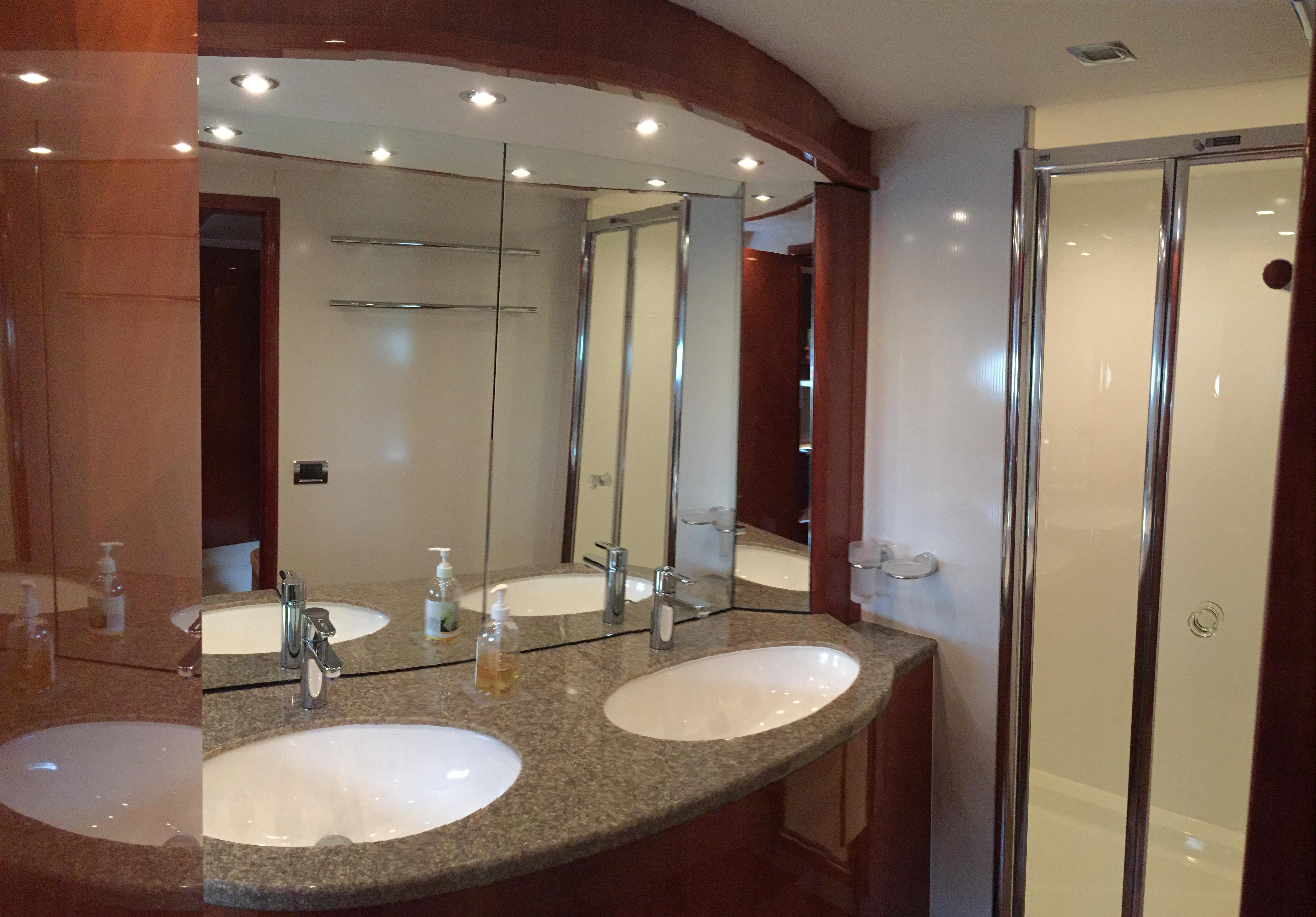 2007 Sunseeker 82 Yacht Yacht For Sale in 2007 Sunseeker 82 Yacht Yacht For Sale in