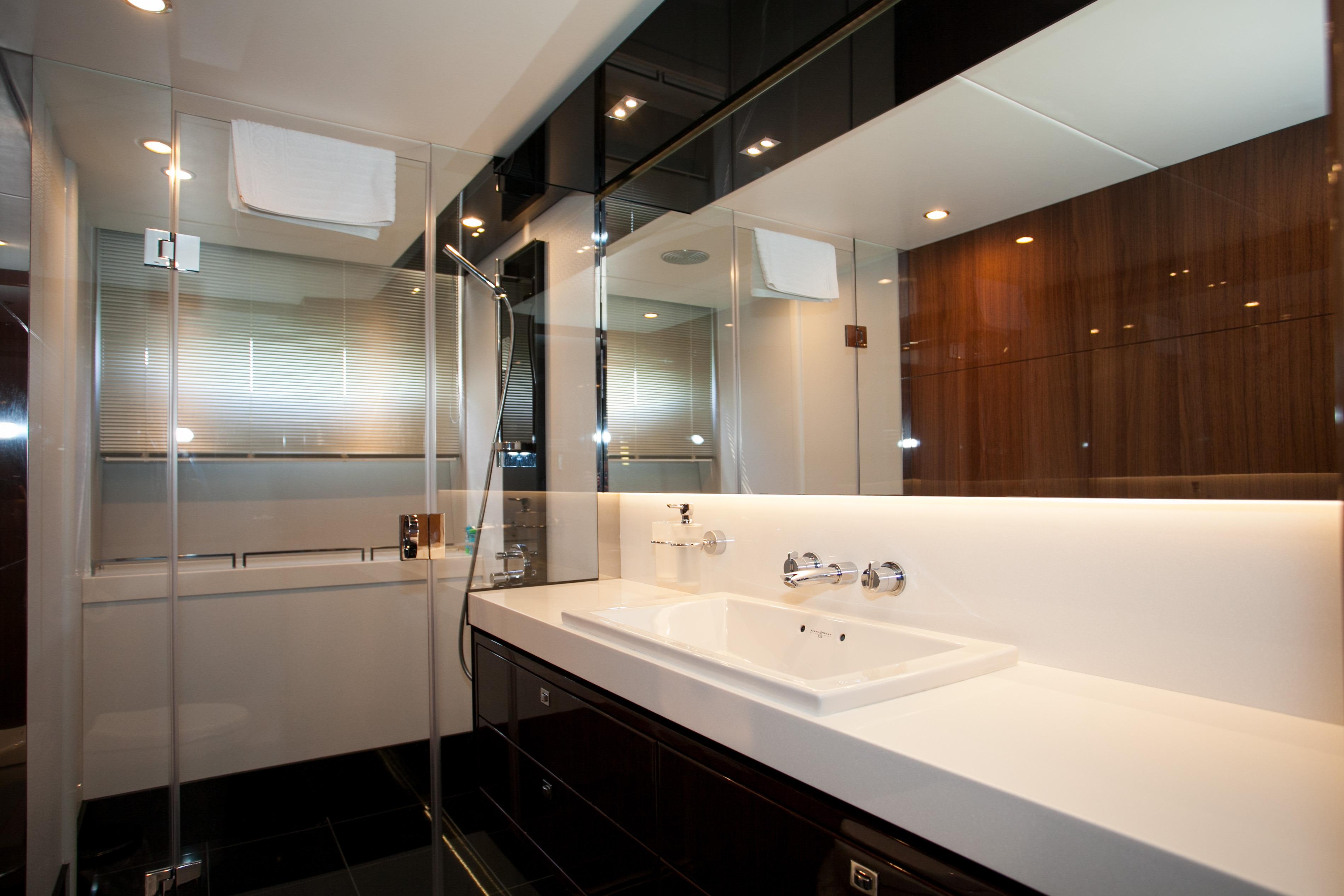 2013 Viking Yachts Princess V72 — 72FT Viking 2013
