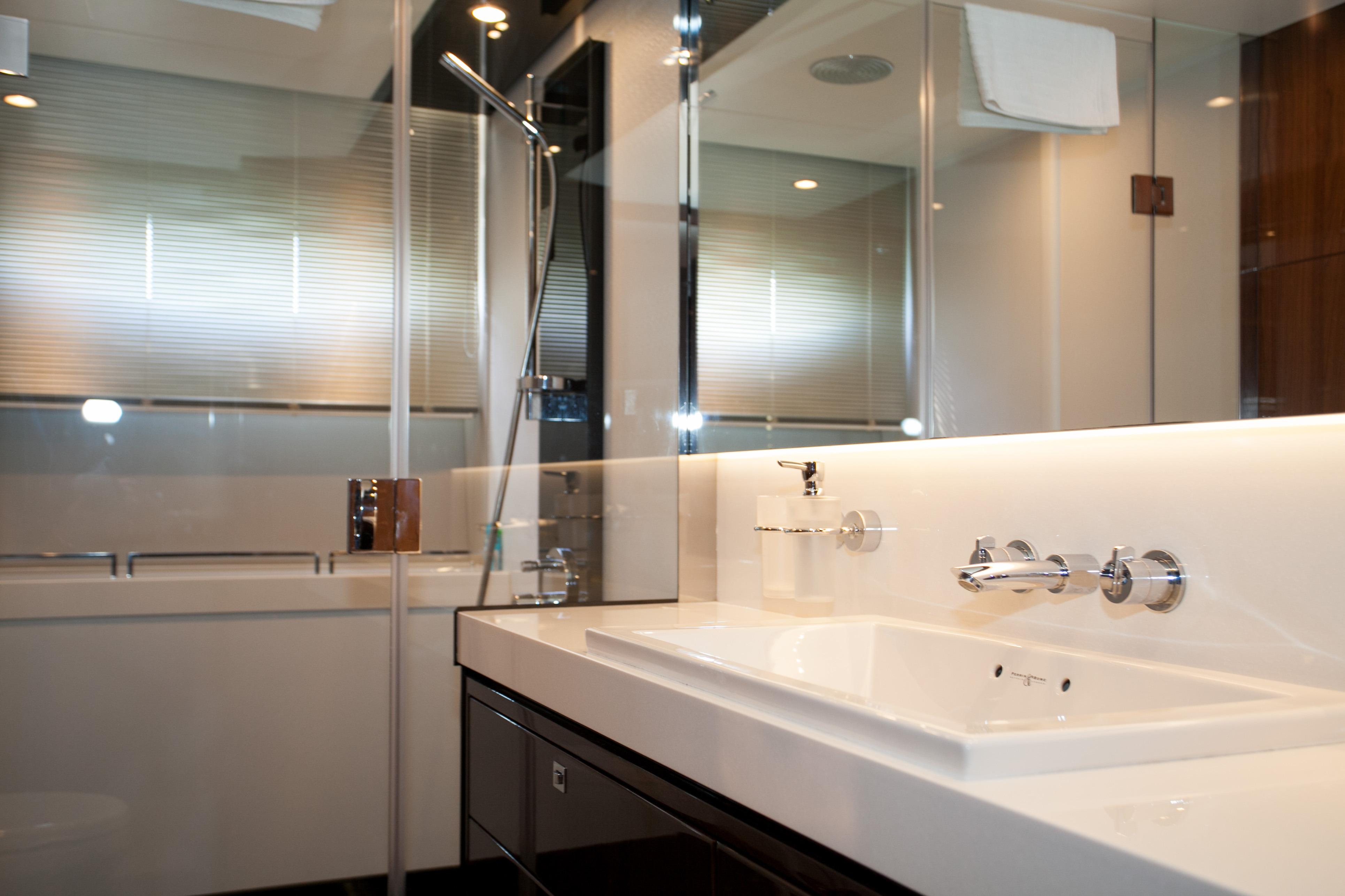 2013 Viking Yachts Princess V72 — 72FT Viking 2013