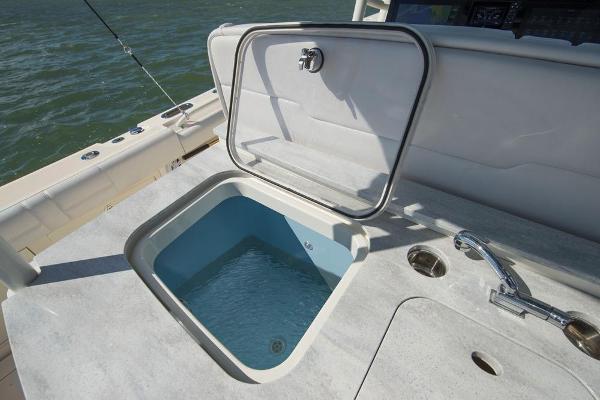 2018 Mako boat for sale, model of the boat is 414 CC Sportfish Edition & Image # 10 of 31