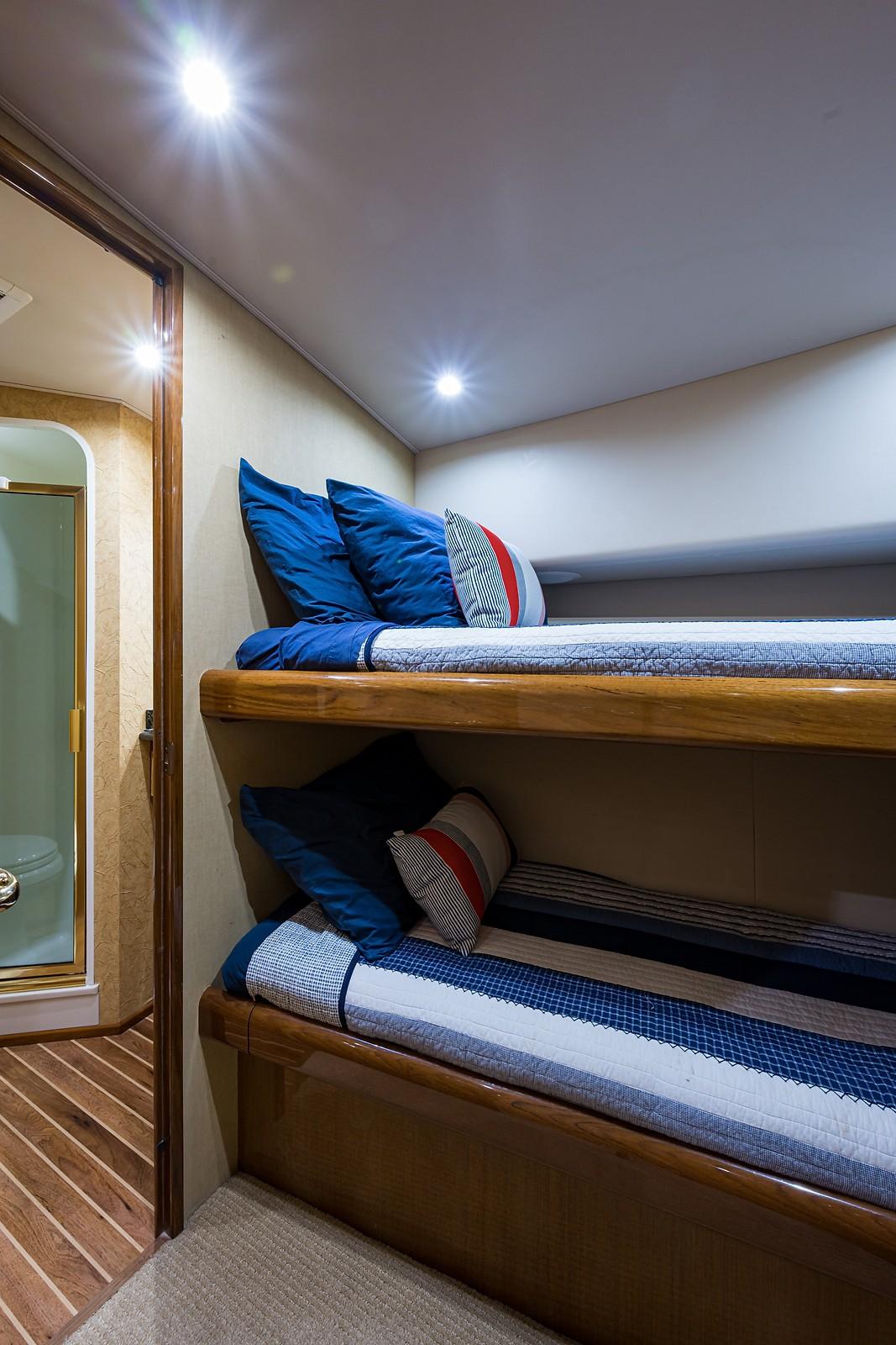 Mid Starboard Guest Stateroom